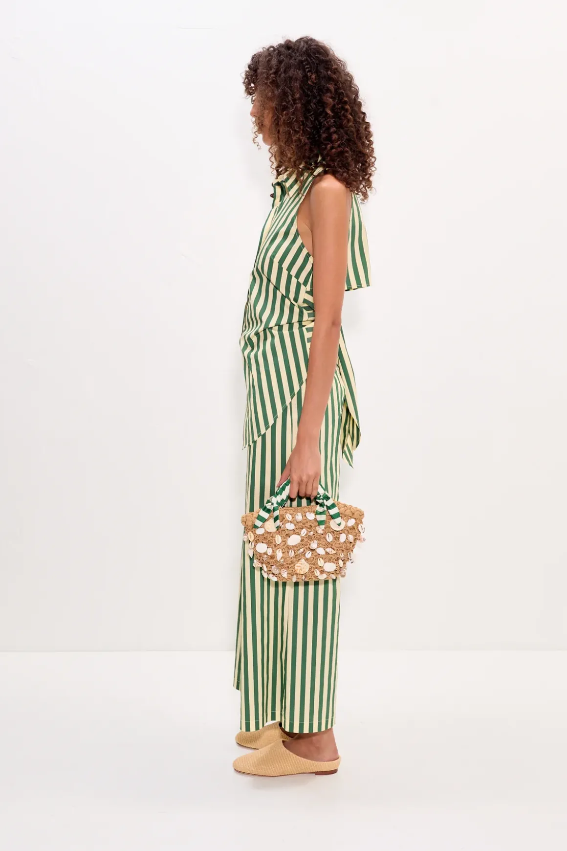 Lochloch sleeveless poplin button up